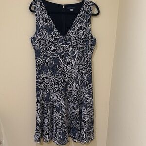 Tommy Hilfiger Navy and White Floral women’s Midi lace Dress fully lined size 12
